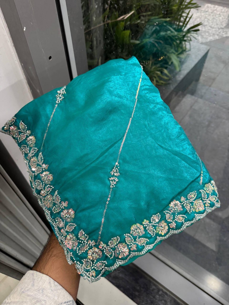 Timeless Splendor Embroidered Saree with Intricate Floral Zari Border Detailing - Surat Wholesale Ethnic Wear (Photo 10)