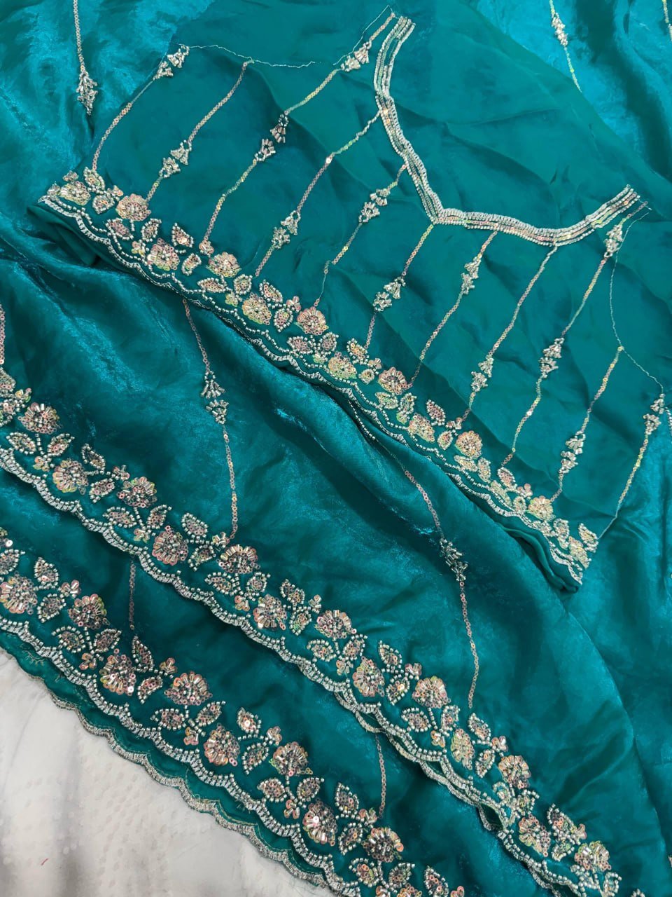 Timeless Splendor Embroidered Saree with Intricate Floral Zari Border Detailing - Surat Wholesale Ethnic Wear (Photo 11)