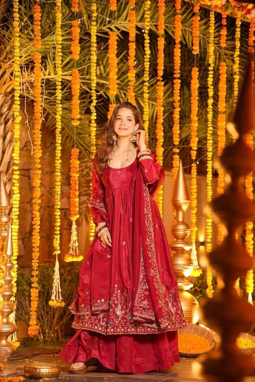 Royal Heritage Embroidered Anarkali Ensemble With Intricate Floral Craftsmanship - Surat Wholesale Ethnic Wear (Photo 13)