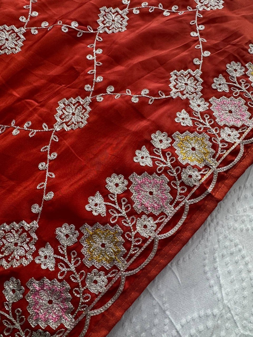 Opulent Luxury Floral Embroidered Saree with Intricate Motif Detailing - Surat Wholesale Ethnic Wear (Photo 14)