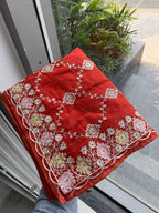 Opulent Luxury Floral Embroidered Saree with Intricate Motif Detailing - Surat Wholesale Ethnic Wear (Photo 15)