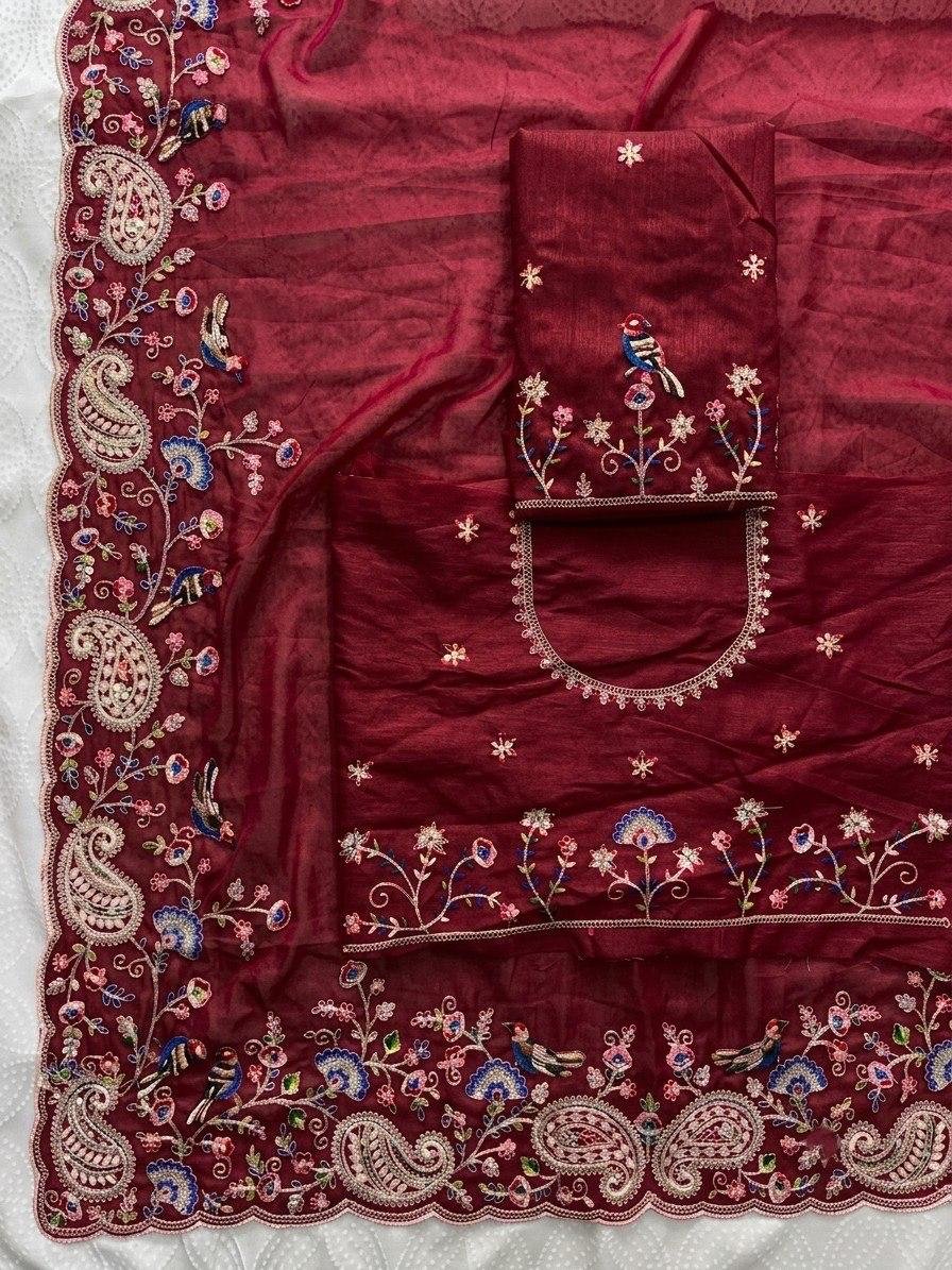 Paisley Embroidered Drapes with Intricate Borders for Regal Festive Moments