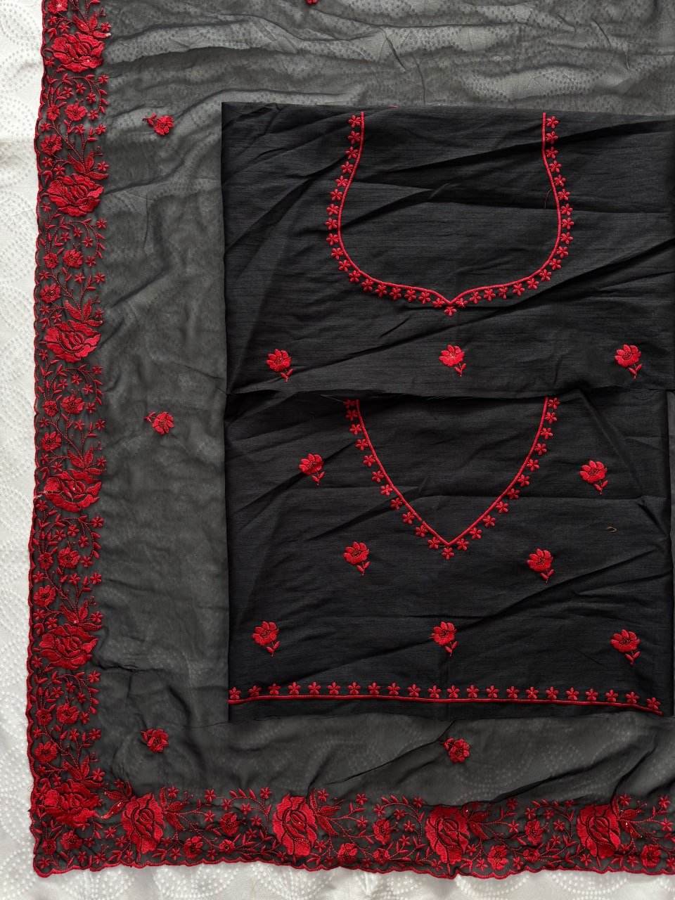 Contemporary Statement Floral Embroidered Saree for Sophisticated Occasions - Surat Wholesale Ethnic Wear (Photo 18)