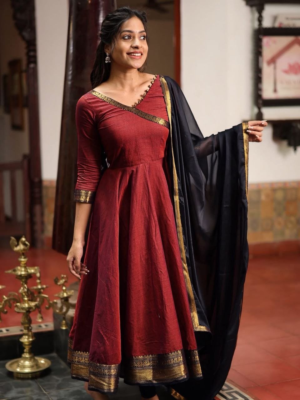 Artisanal Zari Bordered Anarkali Suit Set With Dupatta - Surat Wholesale Ethnic Wear (Photo 1)
