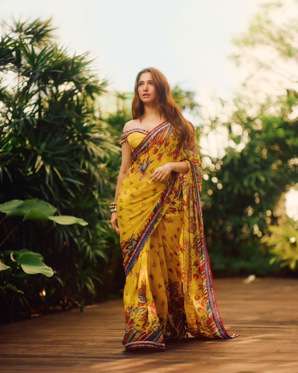 Royal Heritage Floral Printed Saree with Intricate Border Detailing - Surat Wholesale Ethnic Wear (Photo 1)