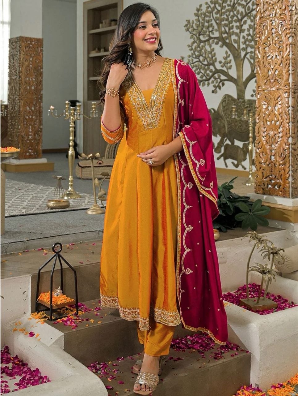 Embroidered Anarkali Kurta Set with Scalloped Border Dupatta