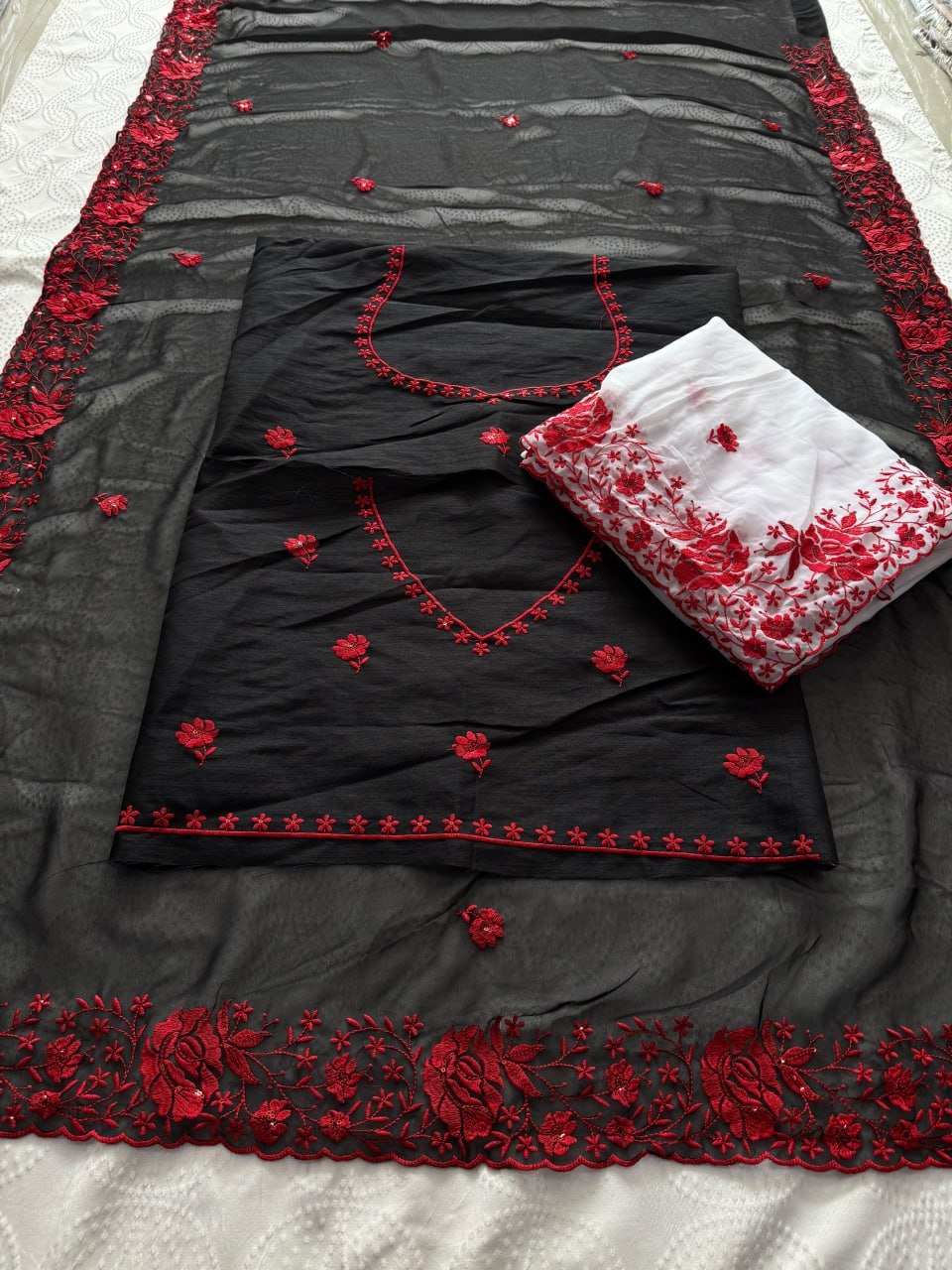 Contemporary Statement Floral Embroidered Saree for Sophisticated Occasions - Surat Wholesale Ethnic Wear (Photo 22)