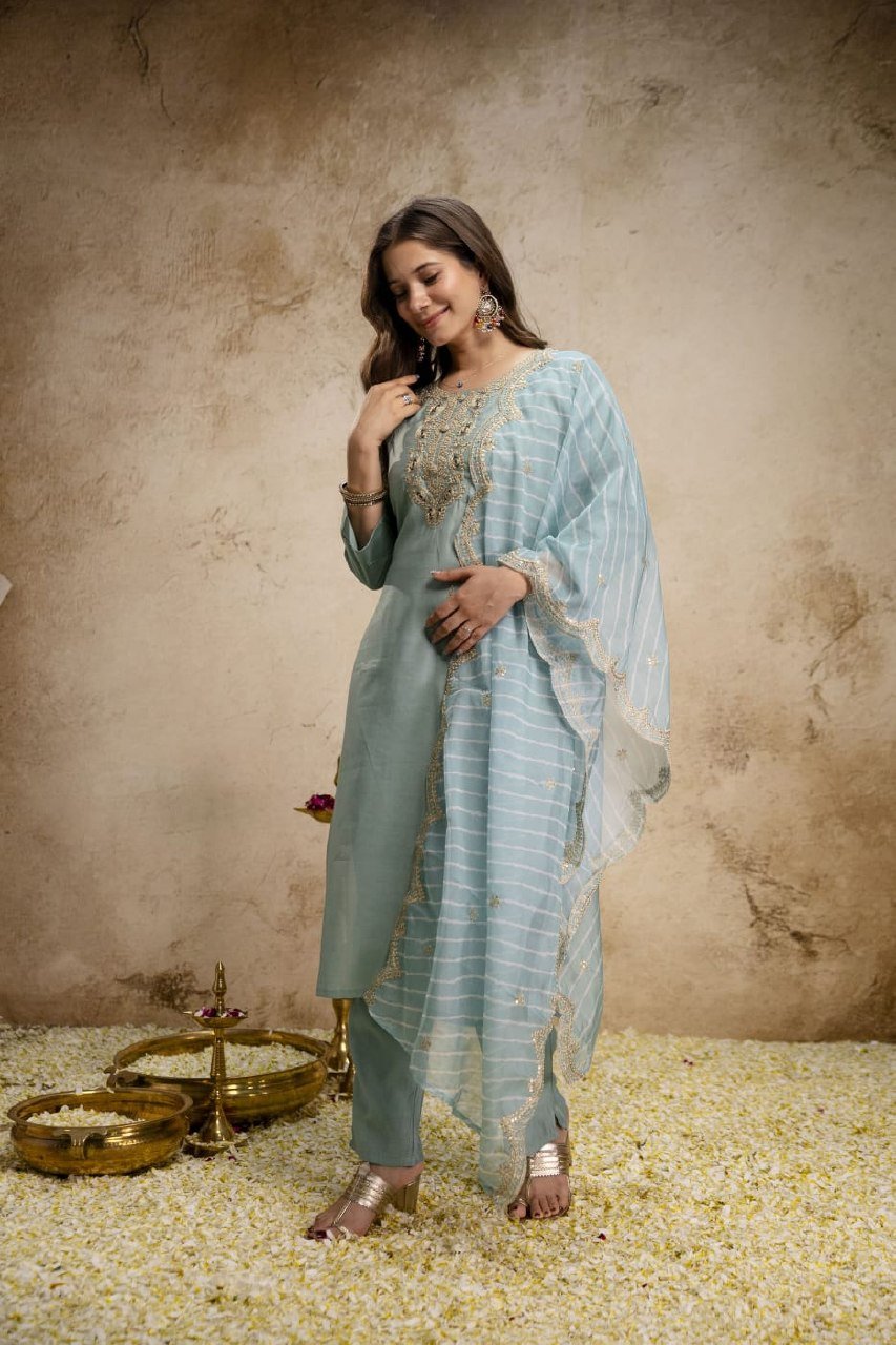 Intricate Embroidered Kurta Set with Scalloped Organza Dupatta