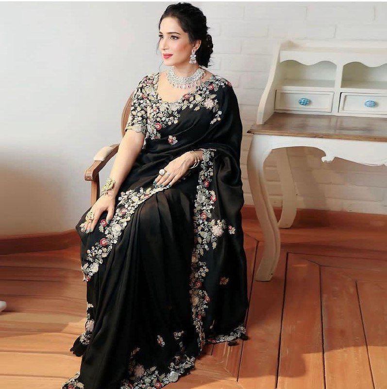 Midnight Radiance Handcrafted Floral Embroidered Saree for Grand Evenings - Surat Wholesale Ethnic Wear (Photo 2)