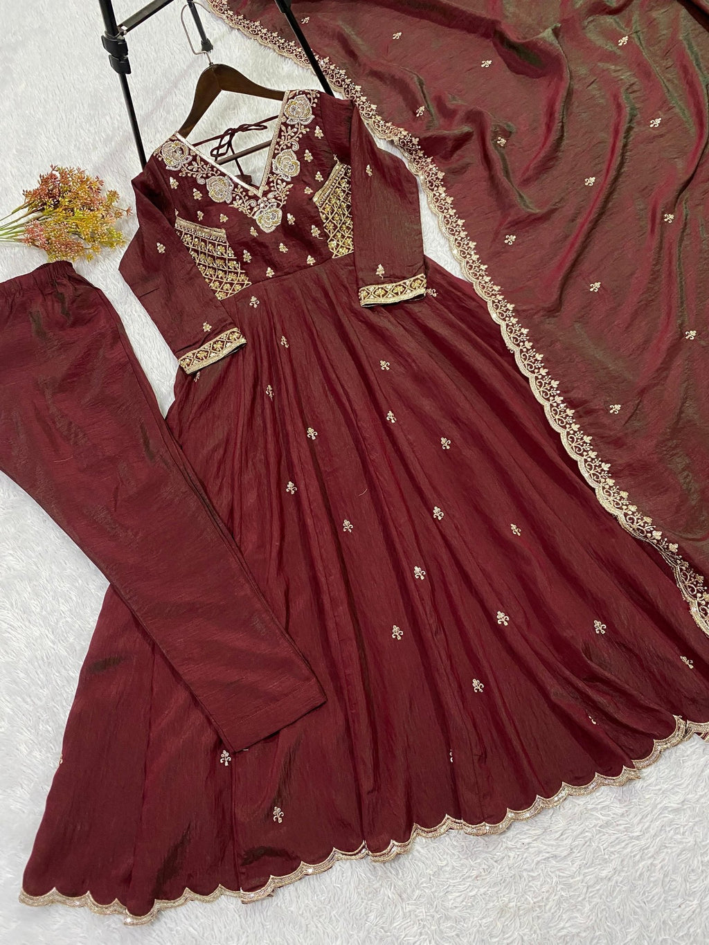 Royal Heritage Embroidered Anarkali Ensemble With Intricate Zari Detailing - Surat Wholesale Ethnic Wear (Photo 3)