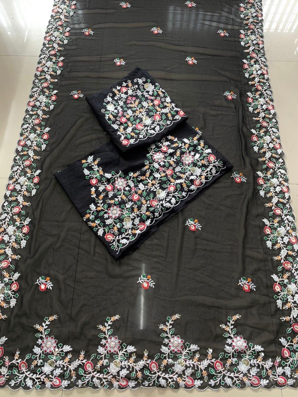 Midnight Radiance Handcrafted Floral Embroidered Saree for Grand Evenings - Surat Wholesale Ethnic Wear (Photo 3)