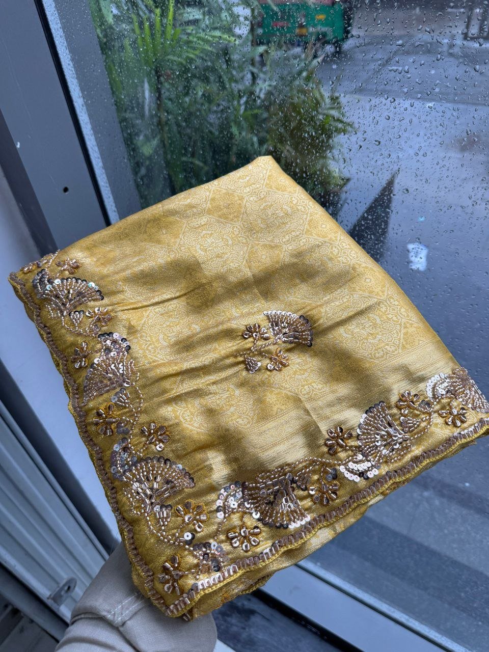 Heritage Loom Saree with Ornate Floral Zari and Jewel-Edged Pallu