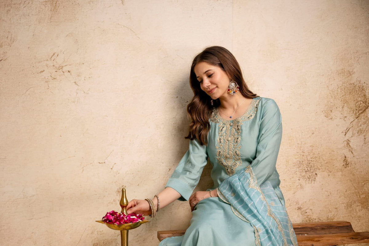 Intricate Embroidered Kurta Set with Scalloped Organza Dupatta