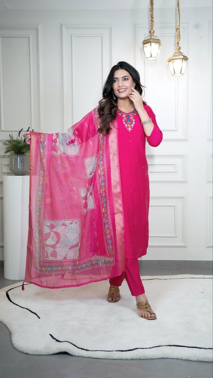 Artisanal Ethnic Kurta Set with Statement Embroidery and Printed Dupatta - Surat Wholesale Ethnic Wear (Photo 4)