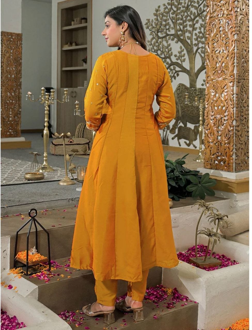 Embroidered Anarkali Kurta Set with Scalloped Border Dupatta