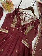 Royal Heritage Embroidered Anarkali Ensemble With Intricate Zari Detailing - Surat Wholesale Ethnic Wear (Photo 4)