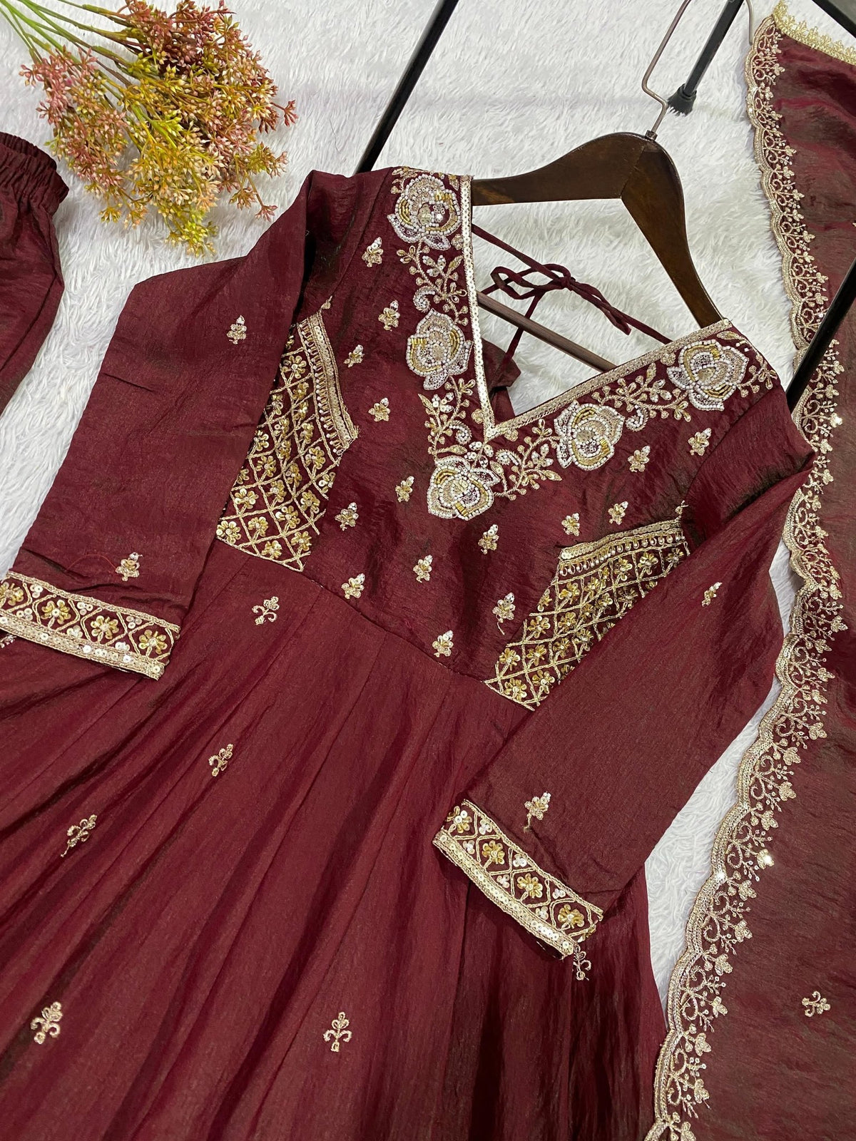 Royal Heritage Embroidered Anarkali Ensemble With Intricate Zari Detailing - Surat Wholesale Ethnic Wear (Photo 4)