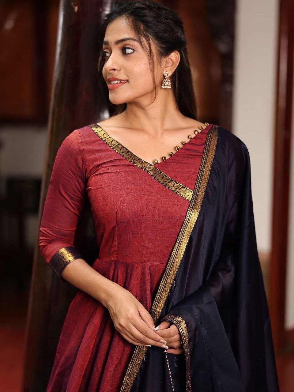 Artisanal Zari Bordered Anarkali Suit Set With Dupatta - Surat Wholesale Ethnic Wear (Photo 4)