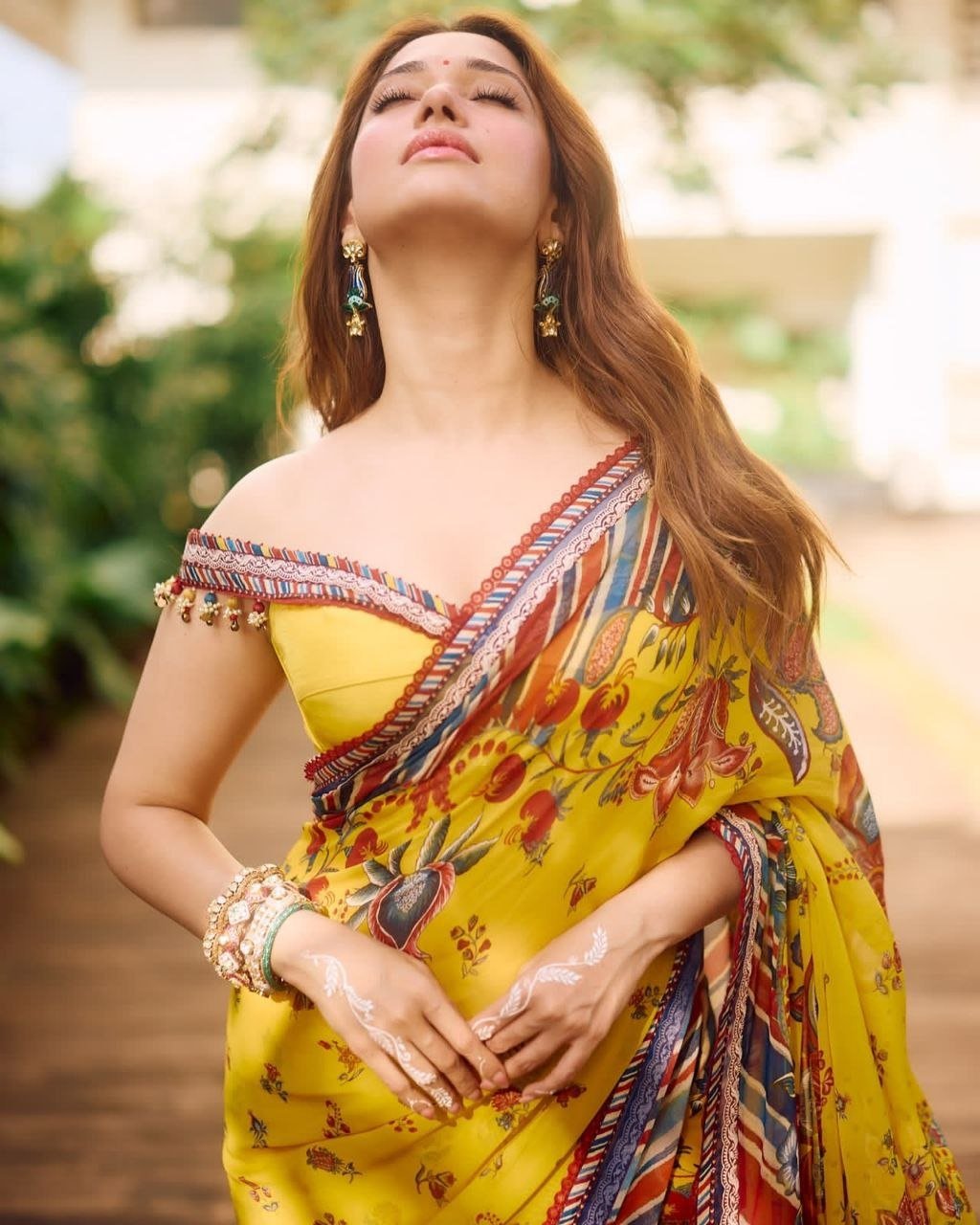 Royal Heritage Floral Printed Saree with Intricate Border Detailing - Surat Wholesale Ethnic Wear (Photo 4)