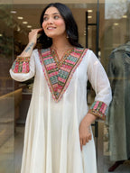Artisanal Embroidered Anarkali Suit Set With Multihued Leheriya Dupatta - Surat Wholesale Ethnic Wear (Photo 4)