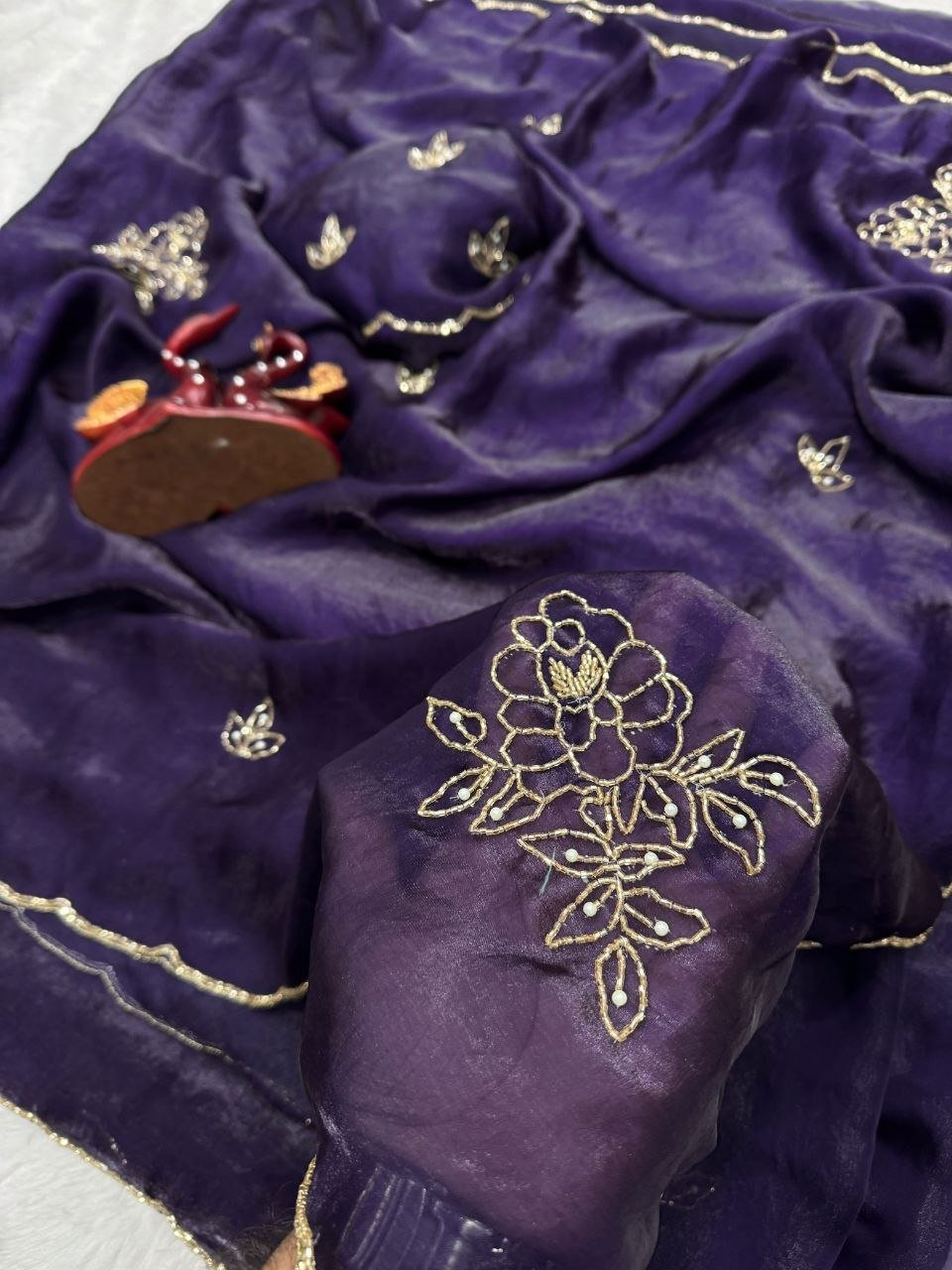 Royal Heritage Floral Embroidered Organza Saree with Intricate Handcrafted Detailing - Surat Wholesale Ethnic Wear (Photo 4)