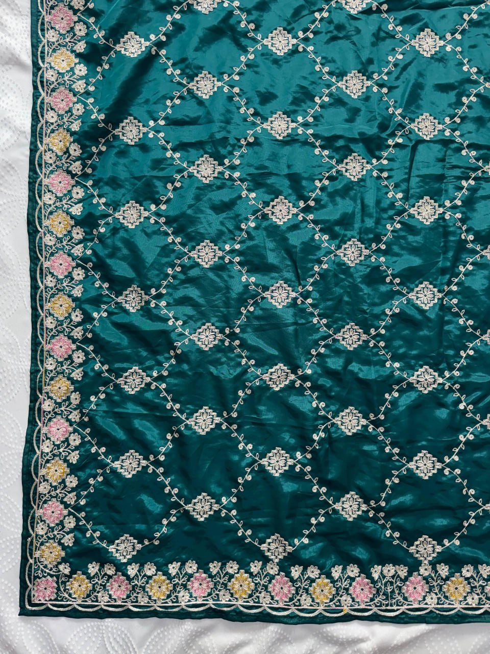 Opulent Luxury Floral Embroidered Saree with Intricate Motif Detailing - Surat Wholesale Ethnic Wear (Photo 4)