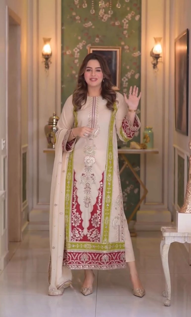 Vintage Classic Embroidered Border Straight Kurta Set with Dupatta - Surat Wholesale Ethnic Wear (Photo 4)