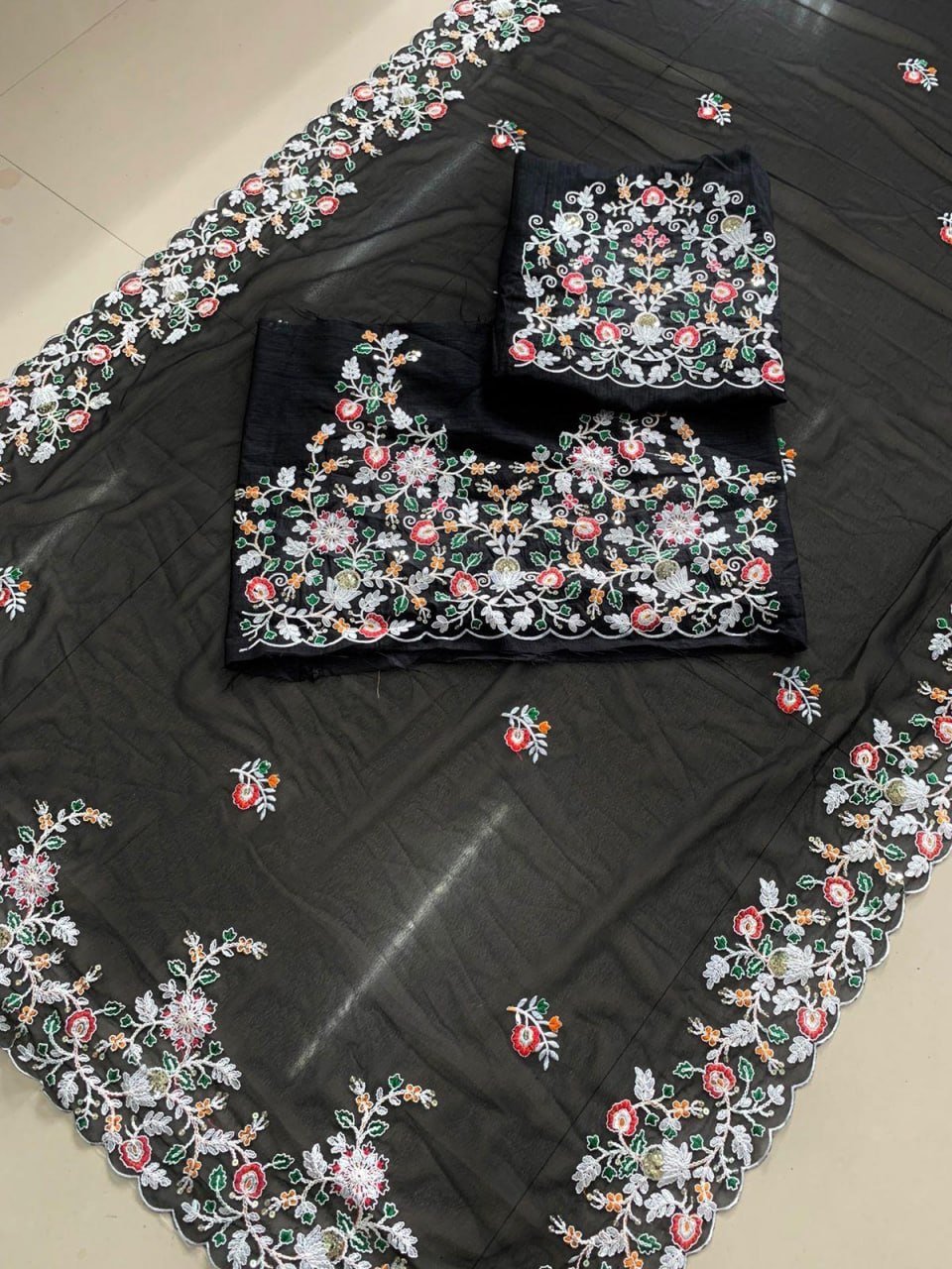Midnight Radiance Handcrafted Floral Embroidered Saree for Grand Evenings - Surat Wholesale Ethnic Wear (Photo 4)
