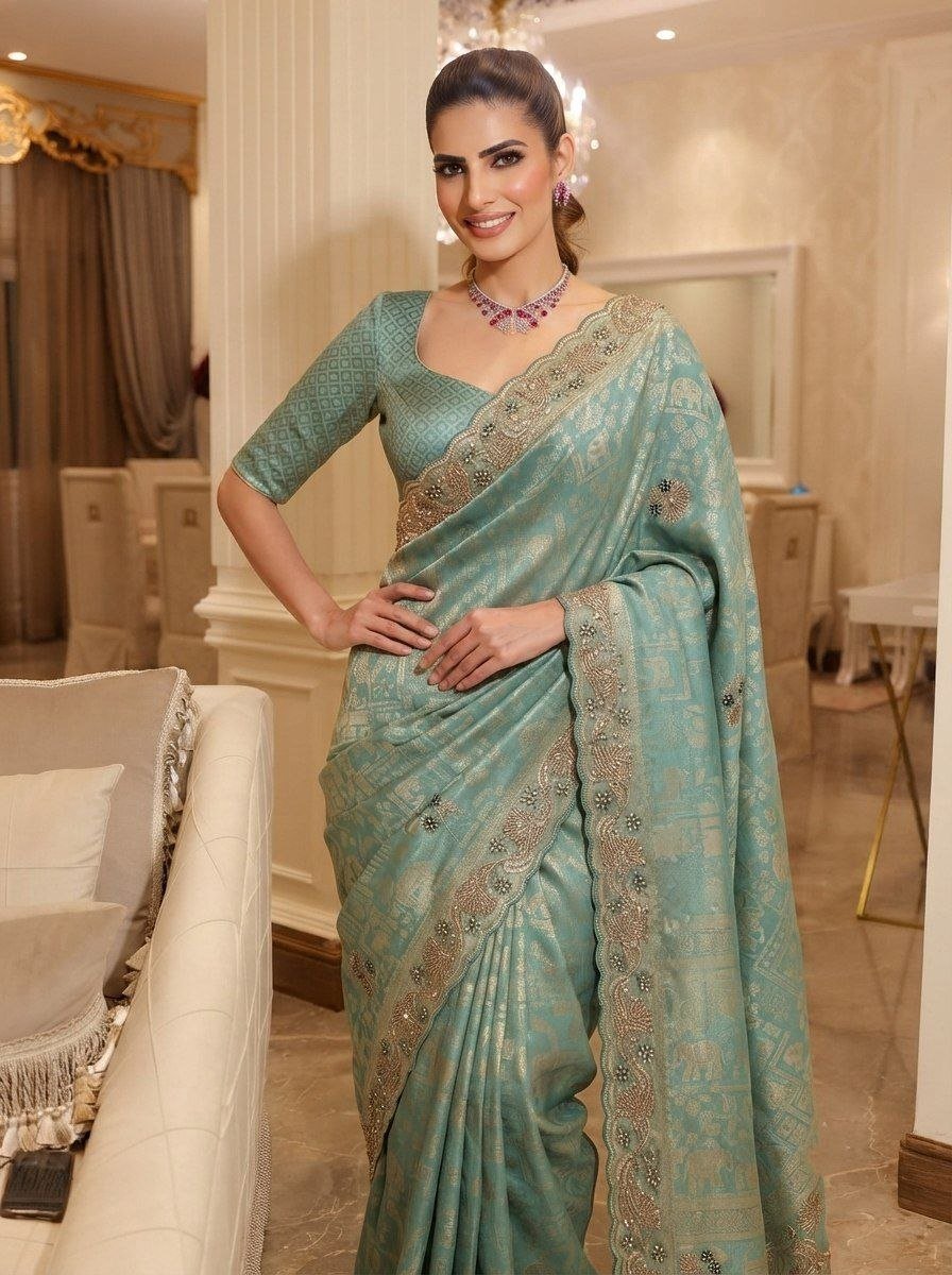 Heritage Loom Saree with Ornate Floral Zari and Jewel-Edged Pallu