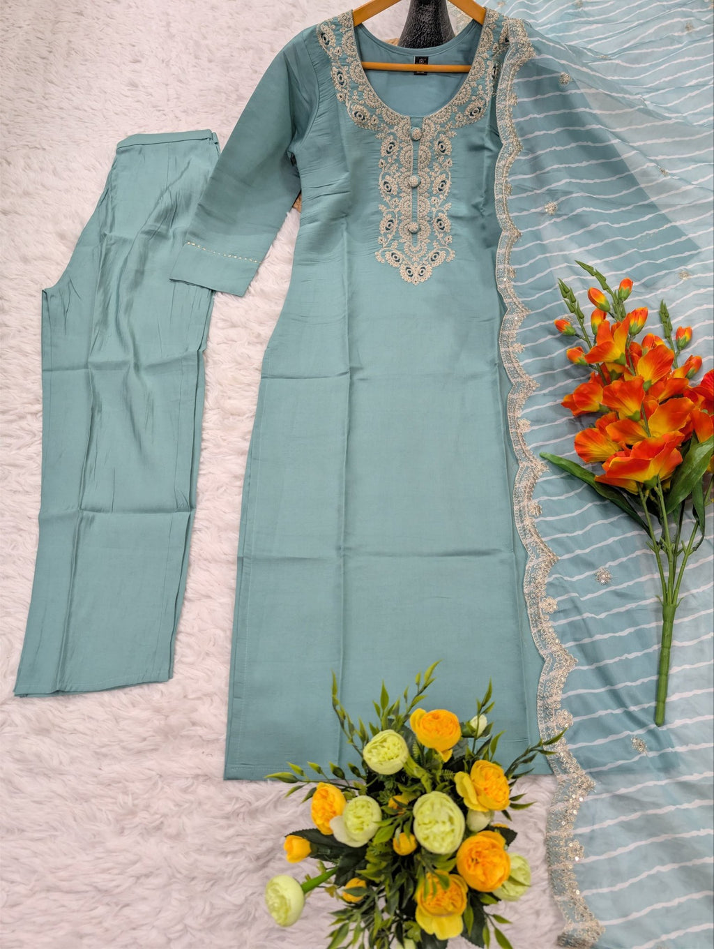 Intricate Embroidered Kurta Set with Scalloped Organza Dupatta
