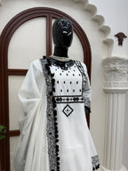 Boho Ethnic Fusion Geometric Printed Kurta Pant Set With Pom Pom Dupatta Detailing - Surat Wholesale Ethnic Wear (Photo 5)