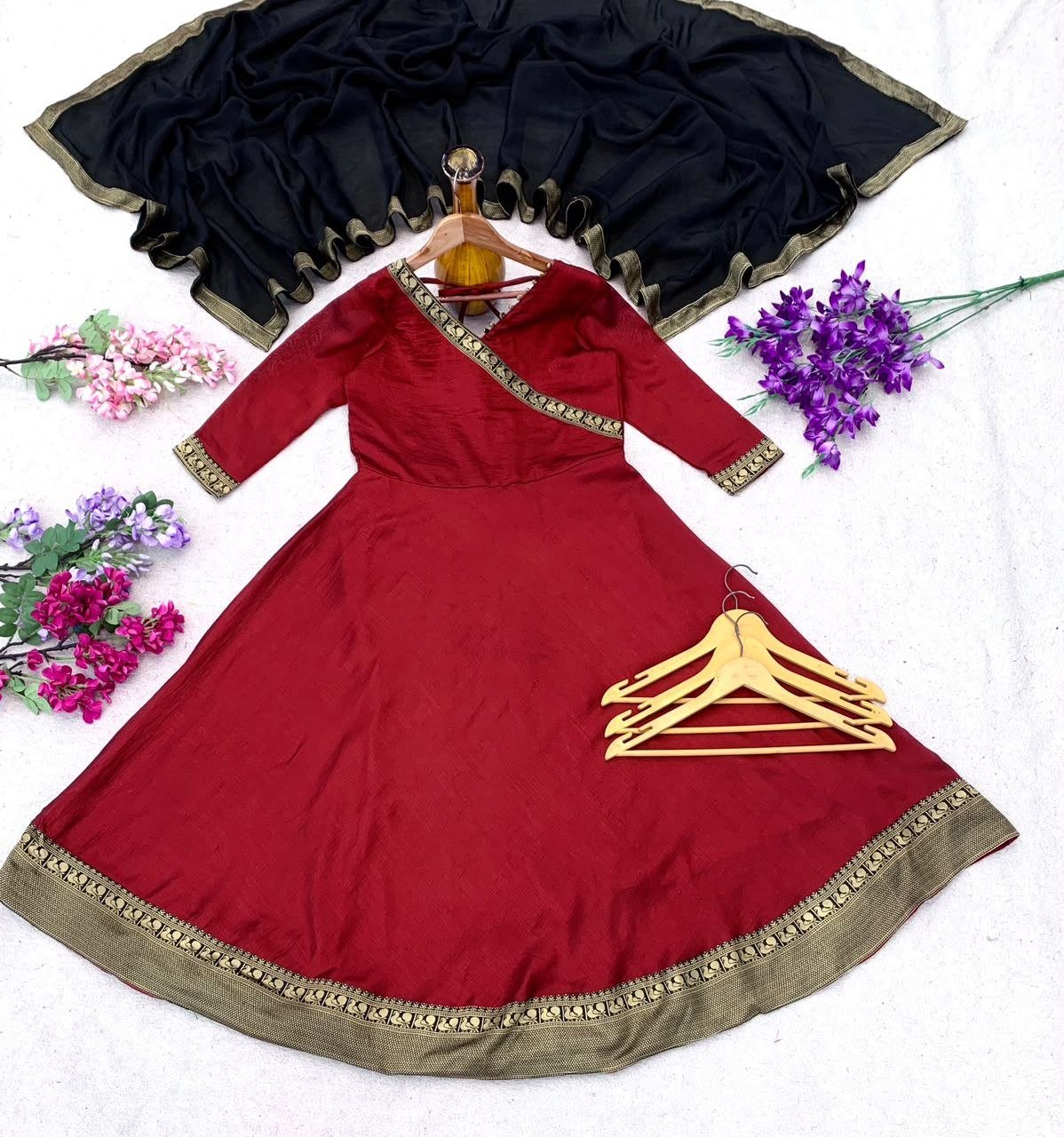Artisanal Zari Bordered Anarkali Suit Set With Dupatta - Surat Wholesale Ethnic Wear (Photo 5)