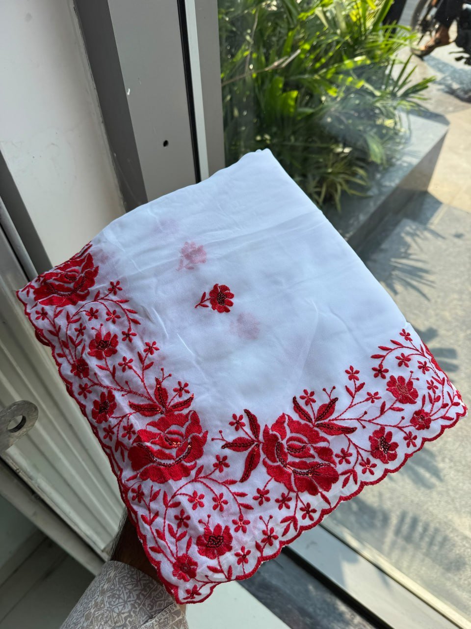 Contemporary Statement Floral Embroidered Saree for Sophisticated Occasions - Surat Wholesale Ethnic Wear (Photo 5)