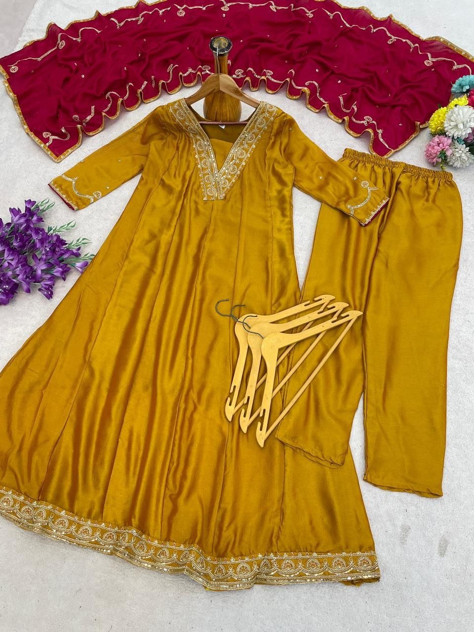 Embroidered Anarkali Kurta Set with Scalloped Border Dupatta