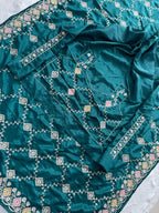 Opulent Luxury Floral Embroidered Saree with Intricate Motif Detailing - Surat Wholesale Ethnic Wear (Photo 6)