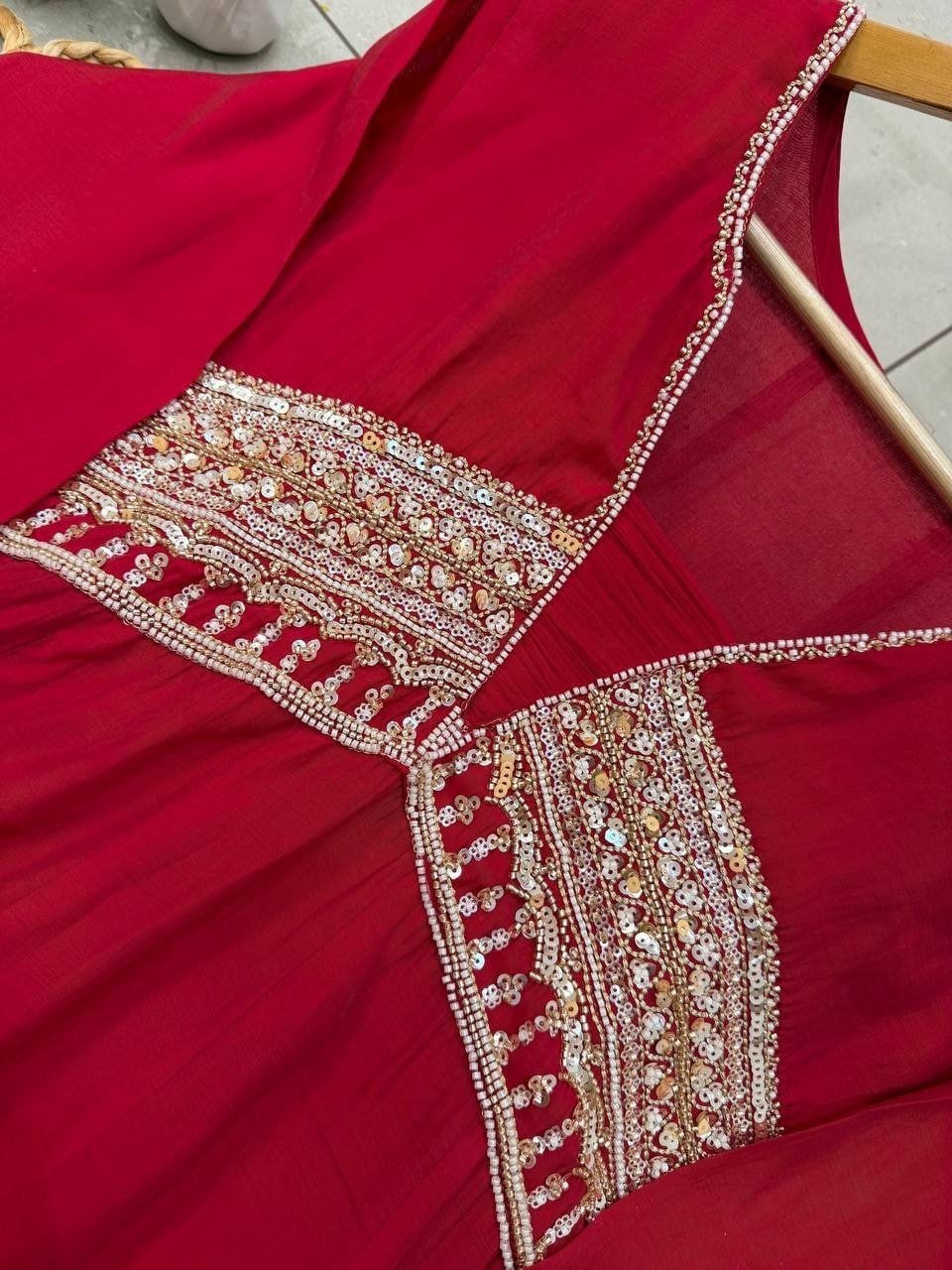 Royal Heritage Embroidered Anarkali Suit Ensemble With Scalloped Dupatta Detailing - Surat Wholesale Ethnic Wear (Photo 6)