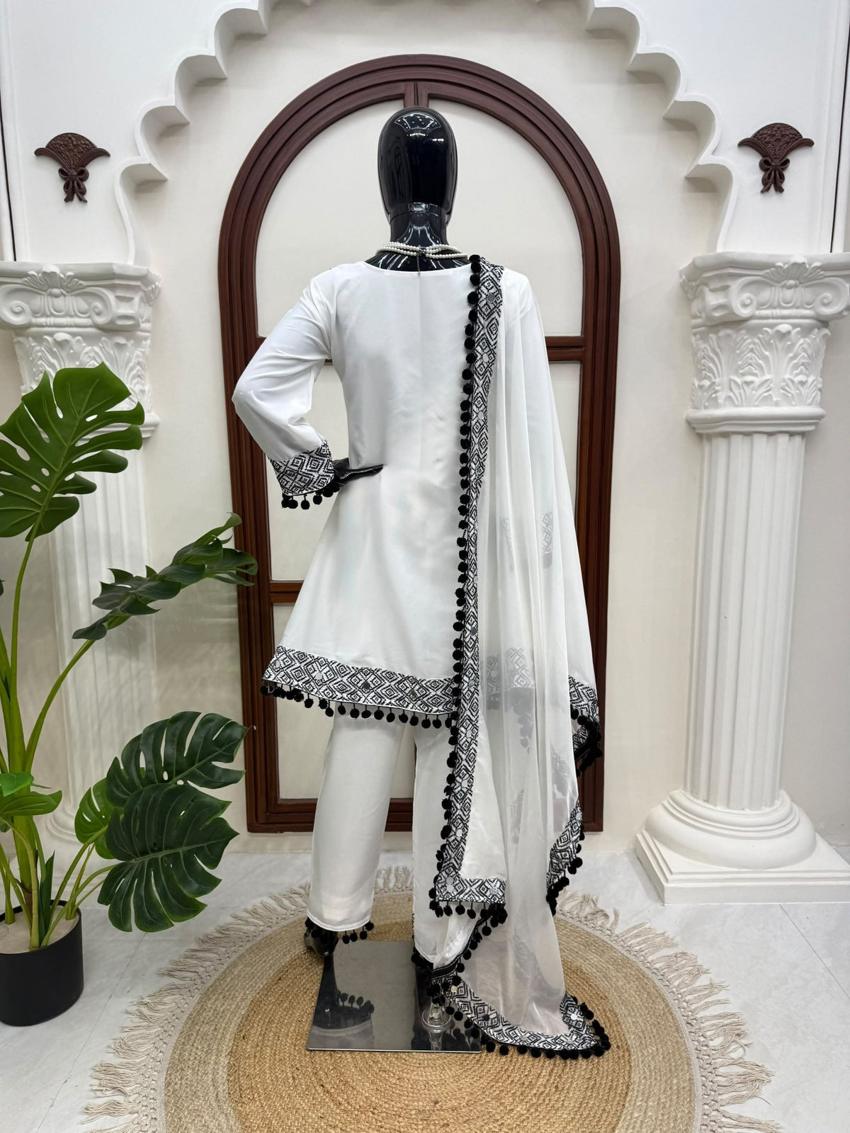 Boho Ethnic Fusion Geometric Printed Kurta Pant Set With Pom Pom Dupatta Detailing - Surat Wholesale Ethnic Wear (Photo 6)