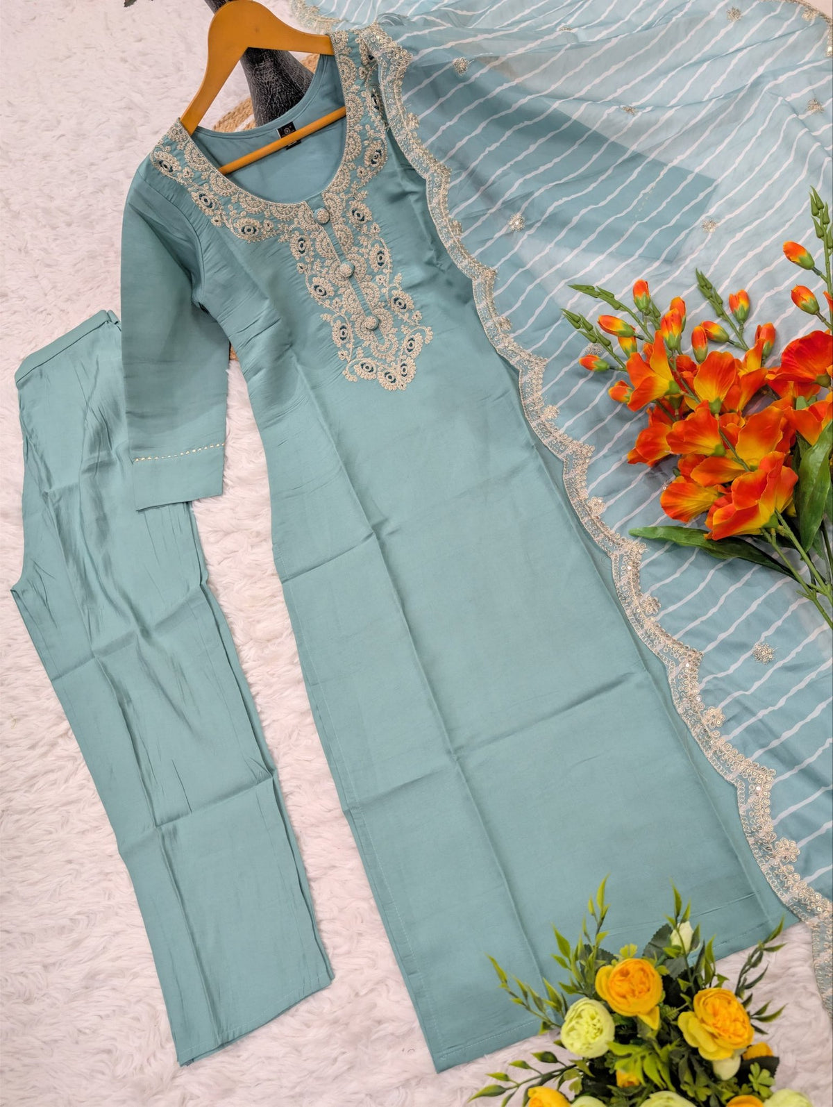 Intricate Embroidered Kurta Set with Scalloped Organza Dupatta