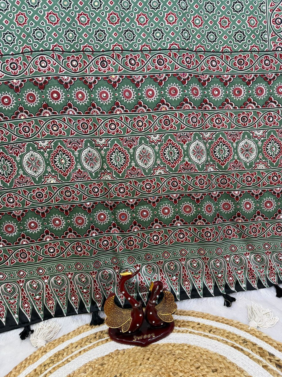 Artisanal Heritage Printed Saree with Intricate Borders for Festive Occasions - Surat Wholesale Ethnic Wear (Photo 7)