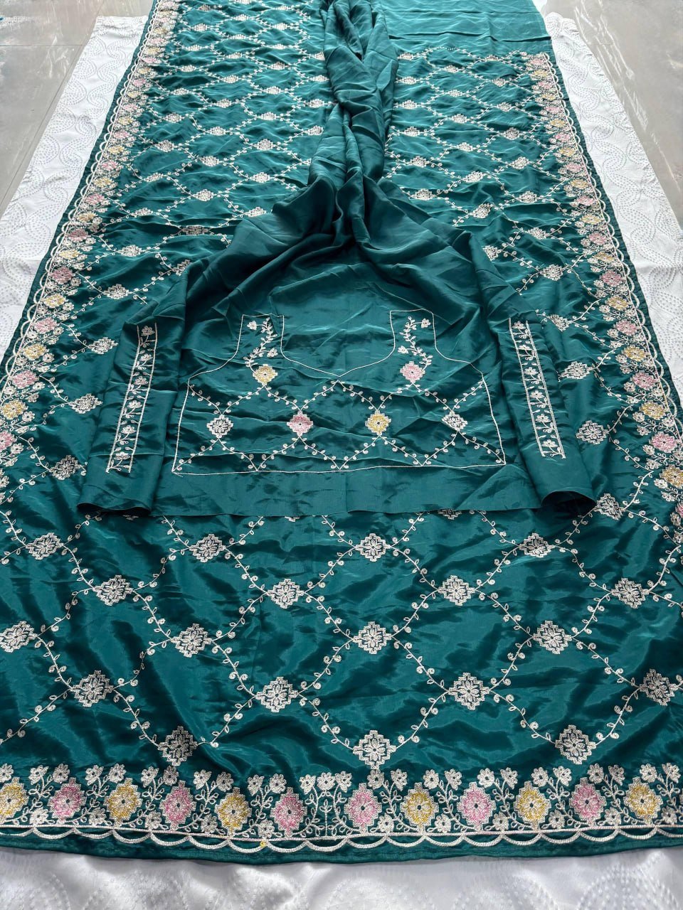 Opulent Luxury Floral Embroidered Saree with Intricate Motif Detailing - Surat Wholesale Ethnic Wear (Photo 7)