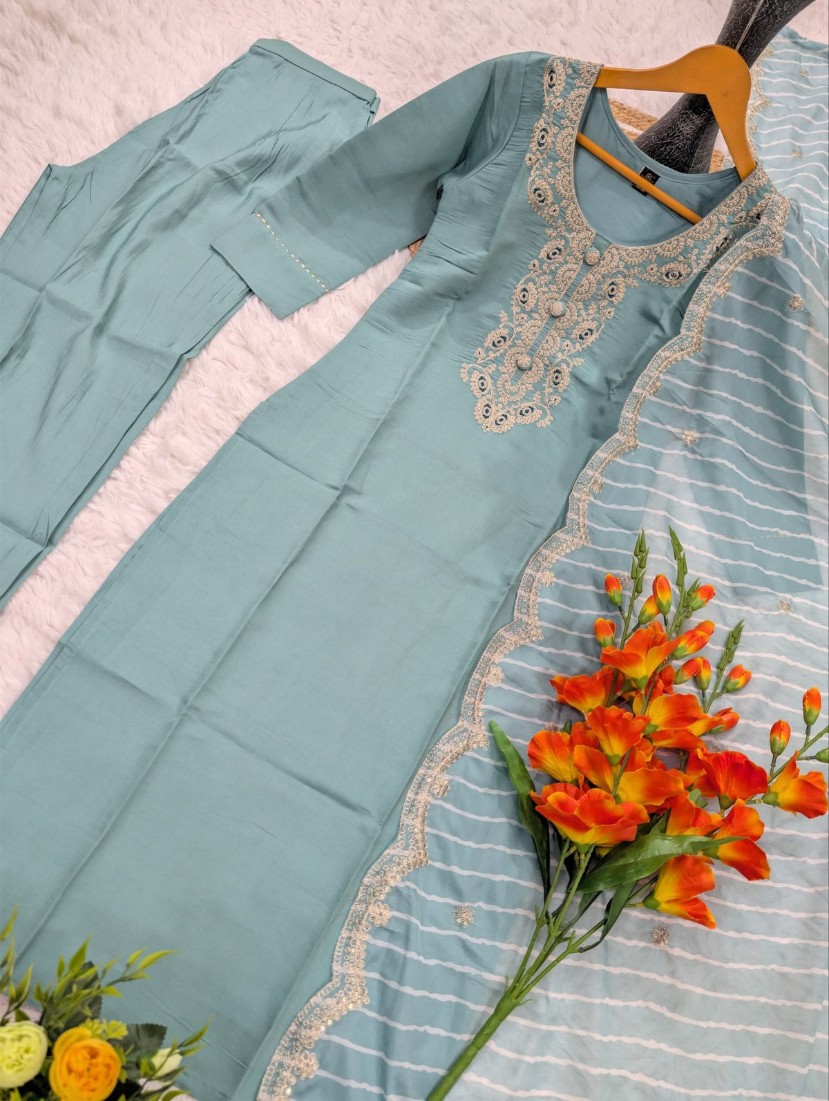 Intricate Embroidered Kurta Set with Scalloped Organza Dupatta