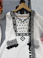 Boho Ethnic Fusion Geometric Printed Kurta Pant Set With Pom Pom Dupatta Detailing - Surat Wholesale Ethnic Wear (Photo 7)