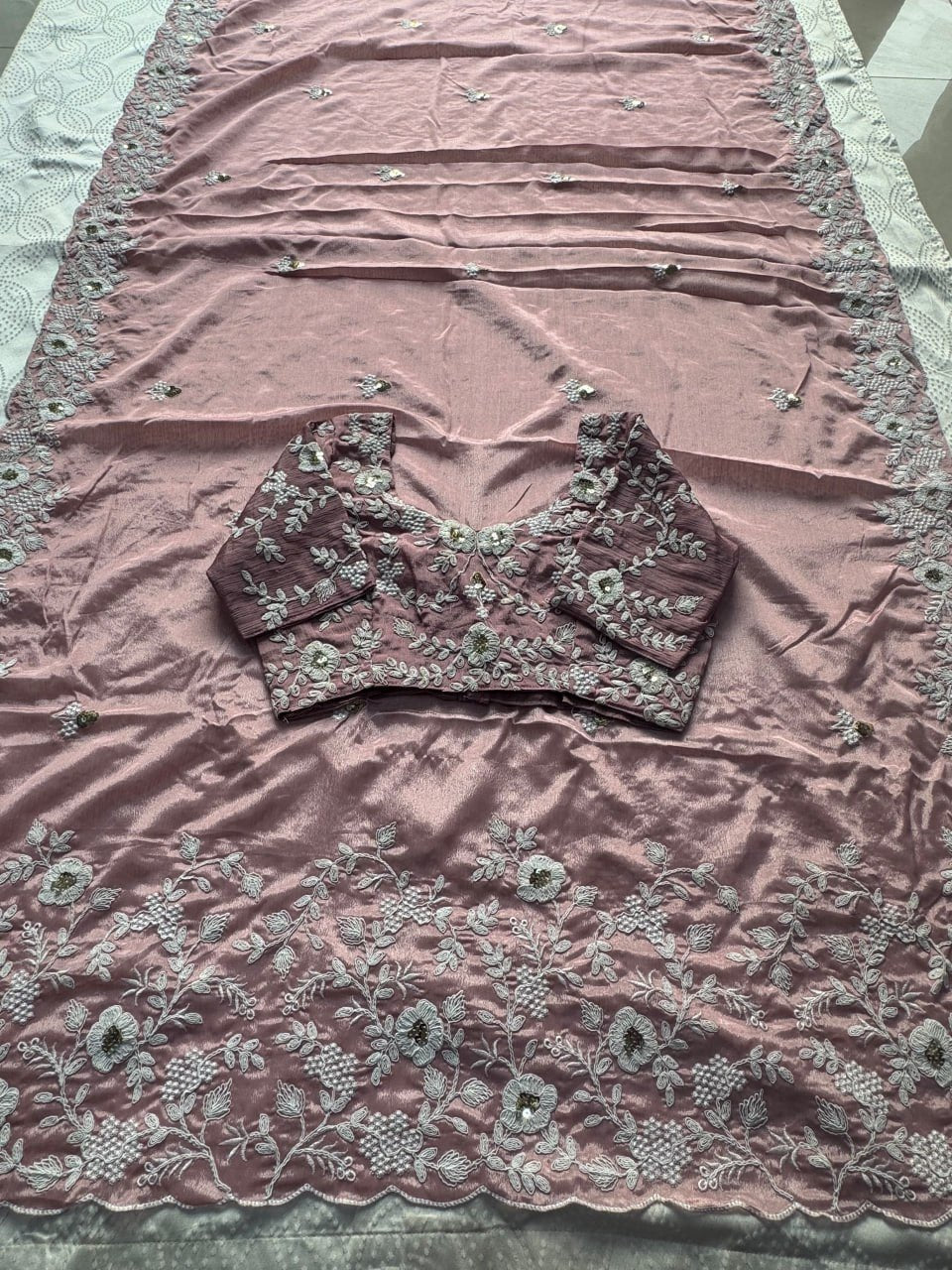 Opulent Luxury Floral Embroidered Saree with Intricate Scalloped Border Detailing - Surat Wholesale Ethnic Wear (Photo 8)