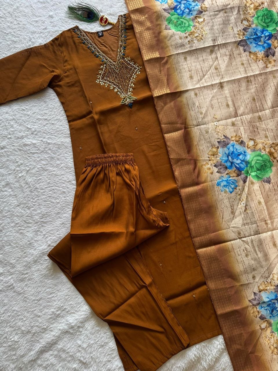 Royal Heritage Floral Printed Dupatta Suit Set with Intricate Ethnic Embroidery - Surat Wholesale Ethnic Wear (Photo 8)