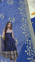 Royal Heritage Artisanal Motif Saree with Intricate Borders